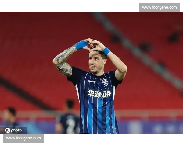 武汉三镇 2-0 青岛海牛：图多列绍尔建功 零封 + 红牌漏判引争议