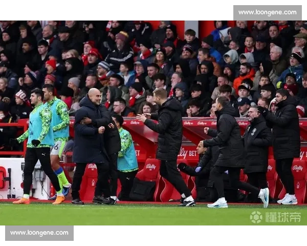 爆笑！曼城新援谢尔基献唱法语说唱，哈兰德领衔众将围观更衣室变欢乐海洋